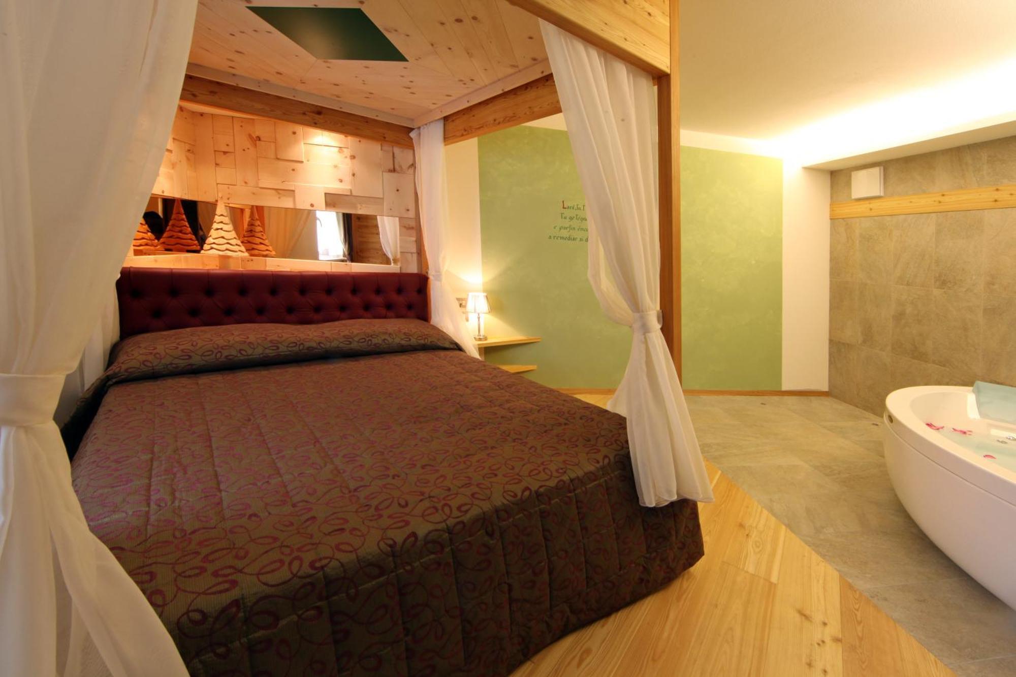 Hotel El Pilon Pozza di Fassa Exterior photo