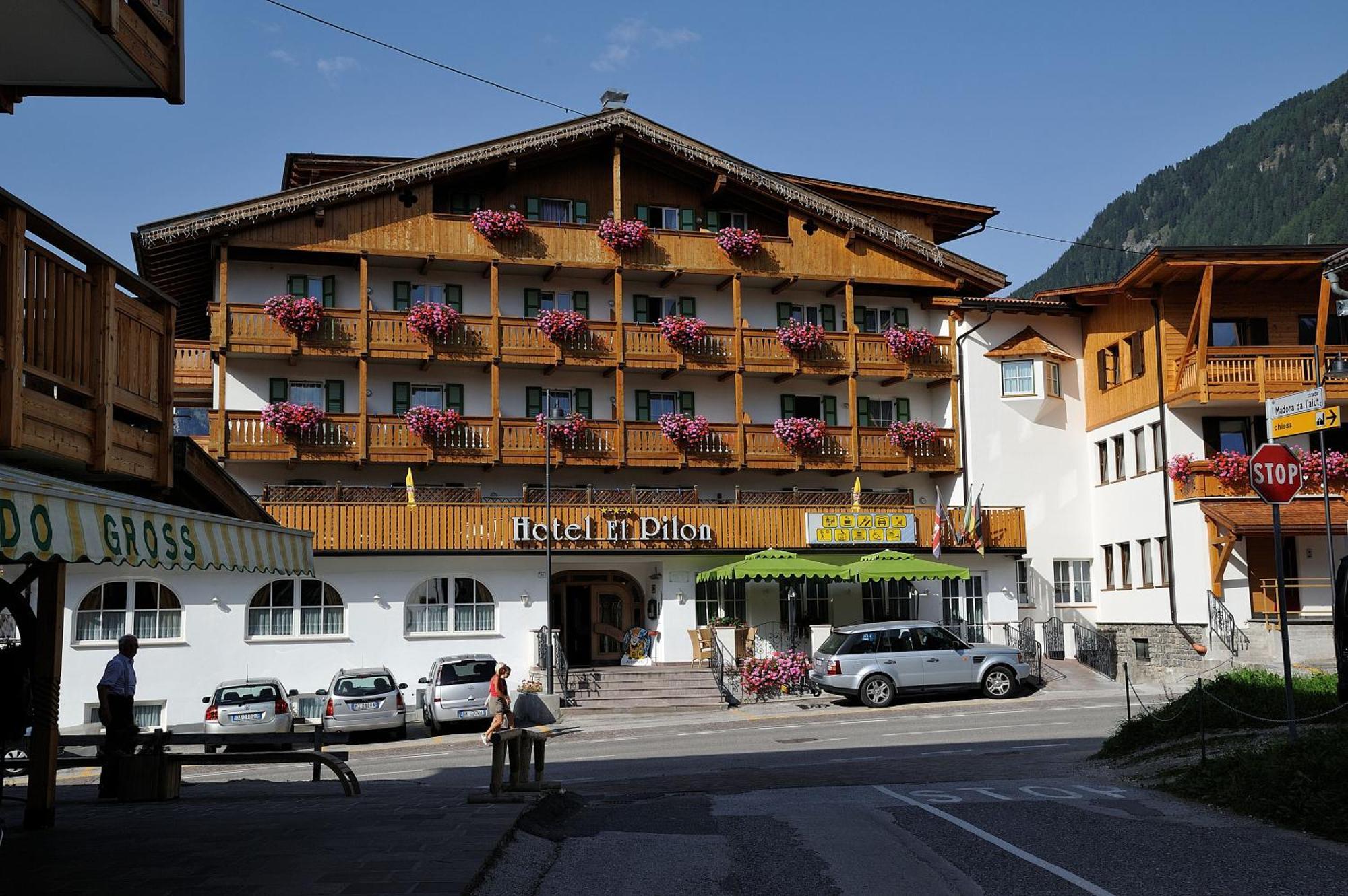 Hotel El Pilon Pozza di Fassa Exterior photo