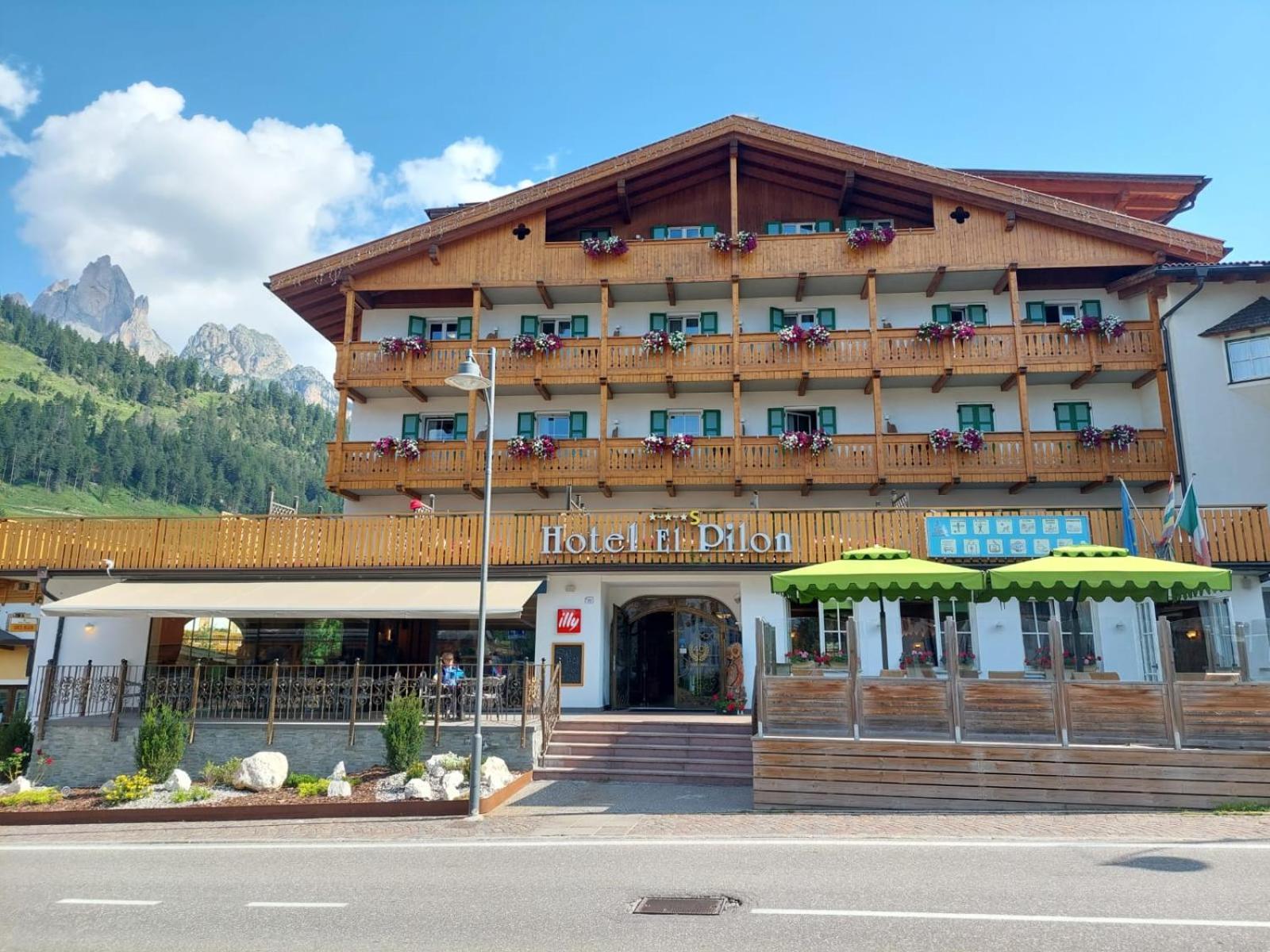 Hotel El Pilon Pozza di Fassa Exterior photo