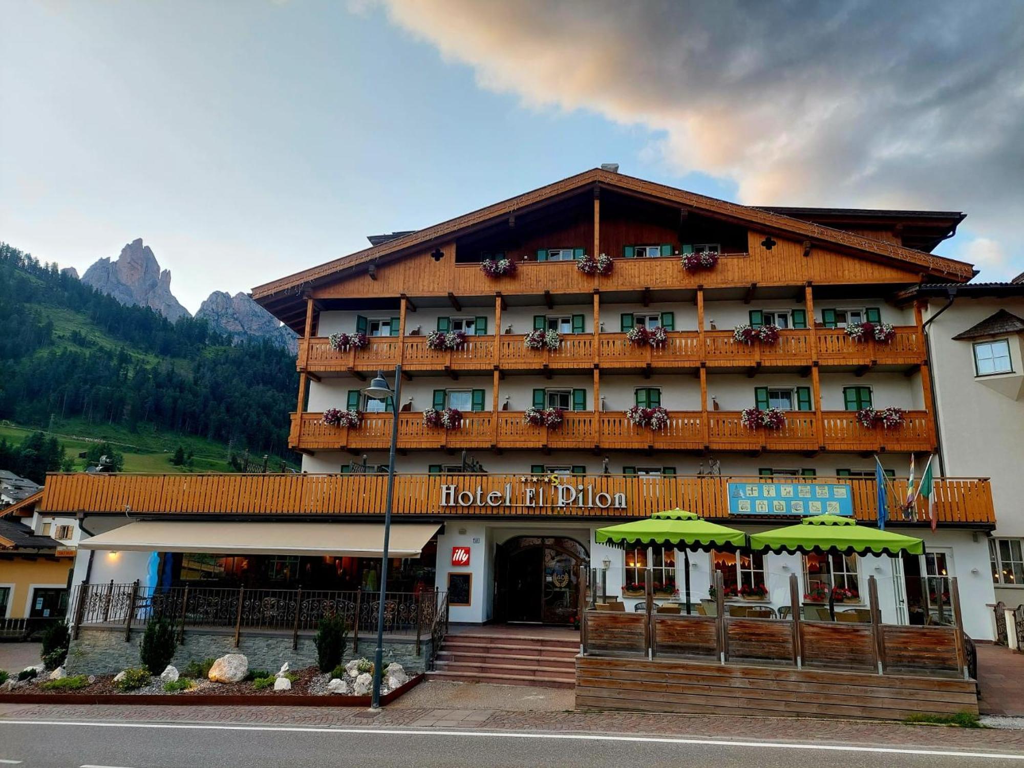 Hotel El Pilon Pozza di Fassa Exterior photo