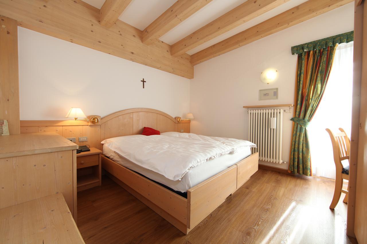 Hotel El Pilon Pozza di Fassa Exterior photo