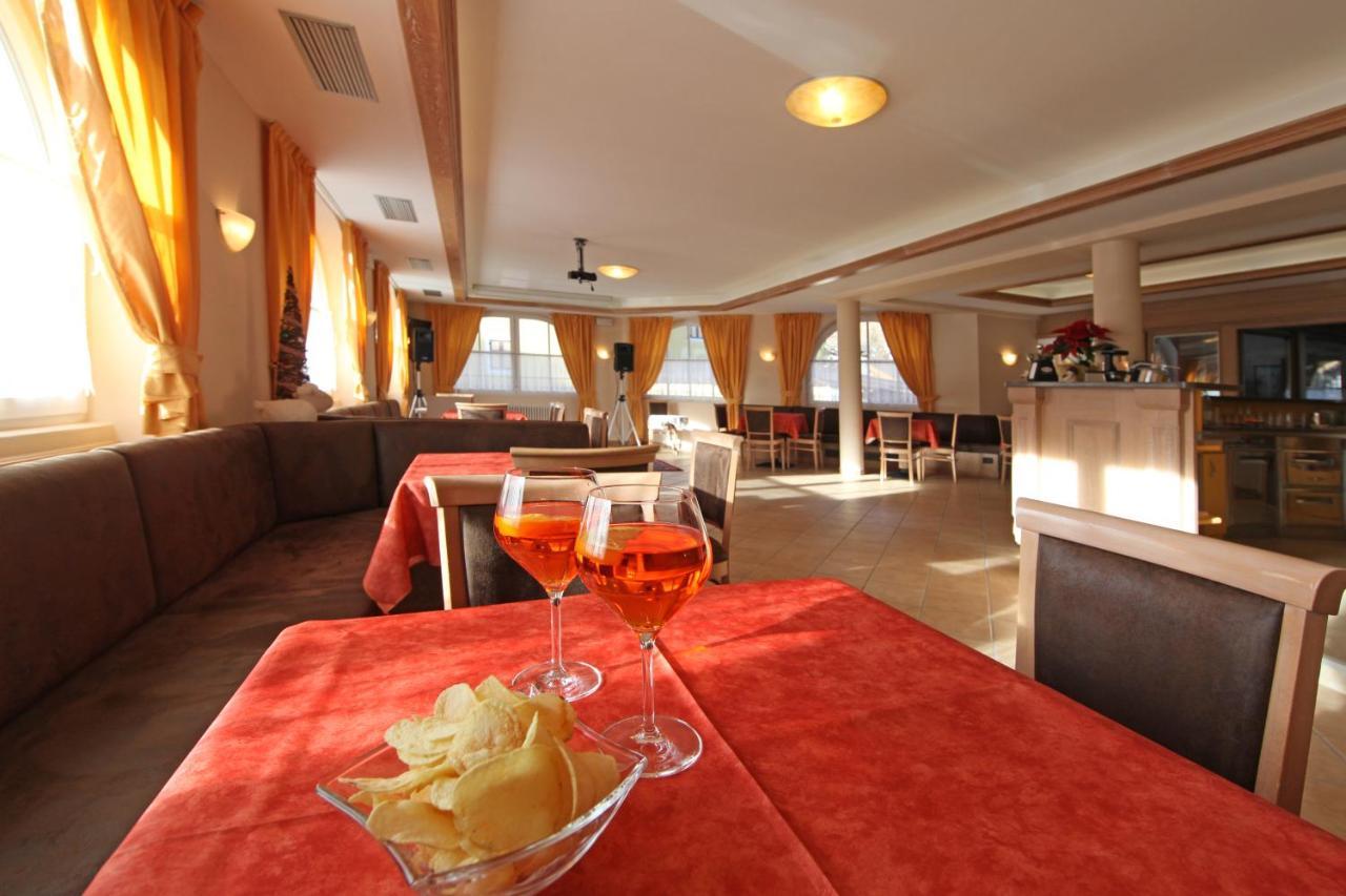 Hotel El Pilon Pozza di Fassa Exterior photo
